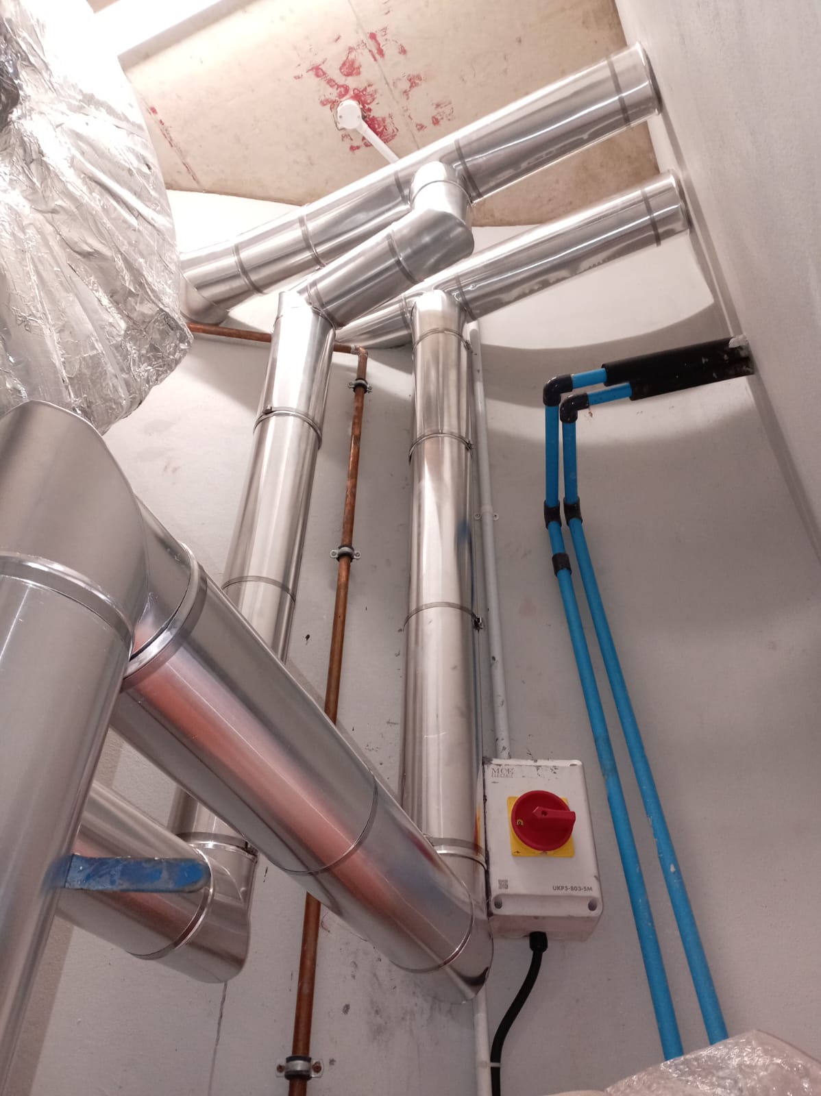 Copper and stainless pipe installation