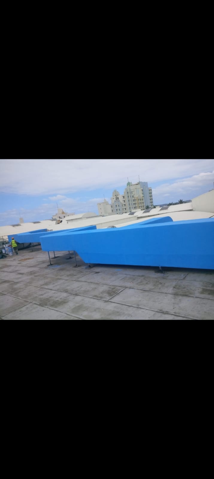 Blue insulated cladding on rooftop ducts